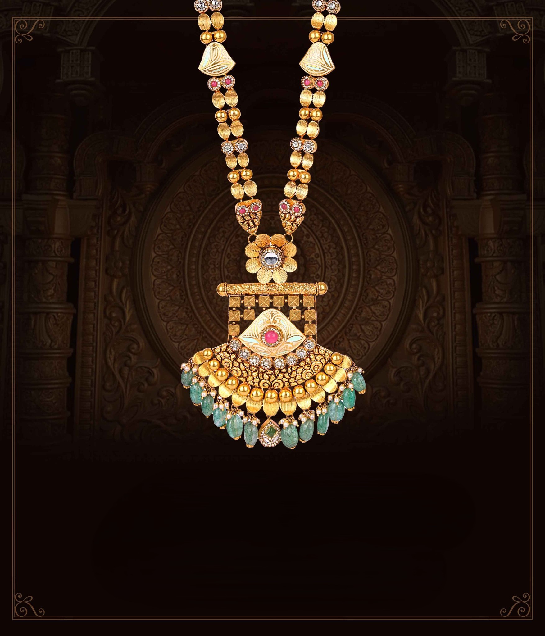 Gold necklace set by Darshan Soni Jewellers Pune
