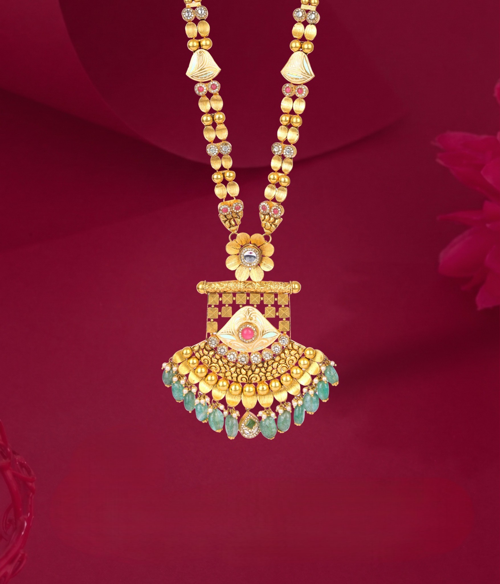 Gold necklace set by Darshan Soni Jewellers Pune