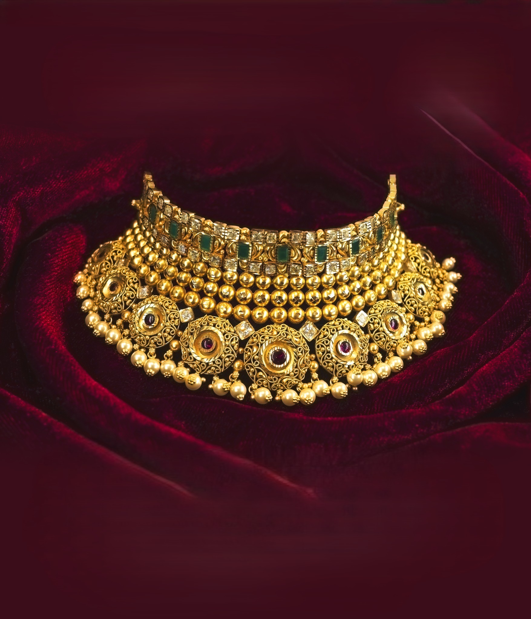 Gold necklace set by Darshan Soni Jewellers Pune